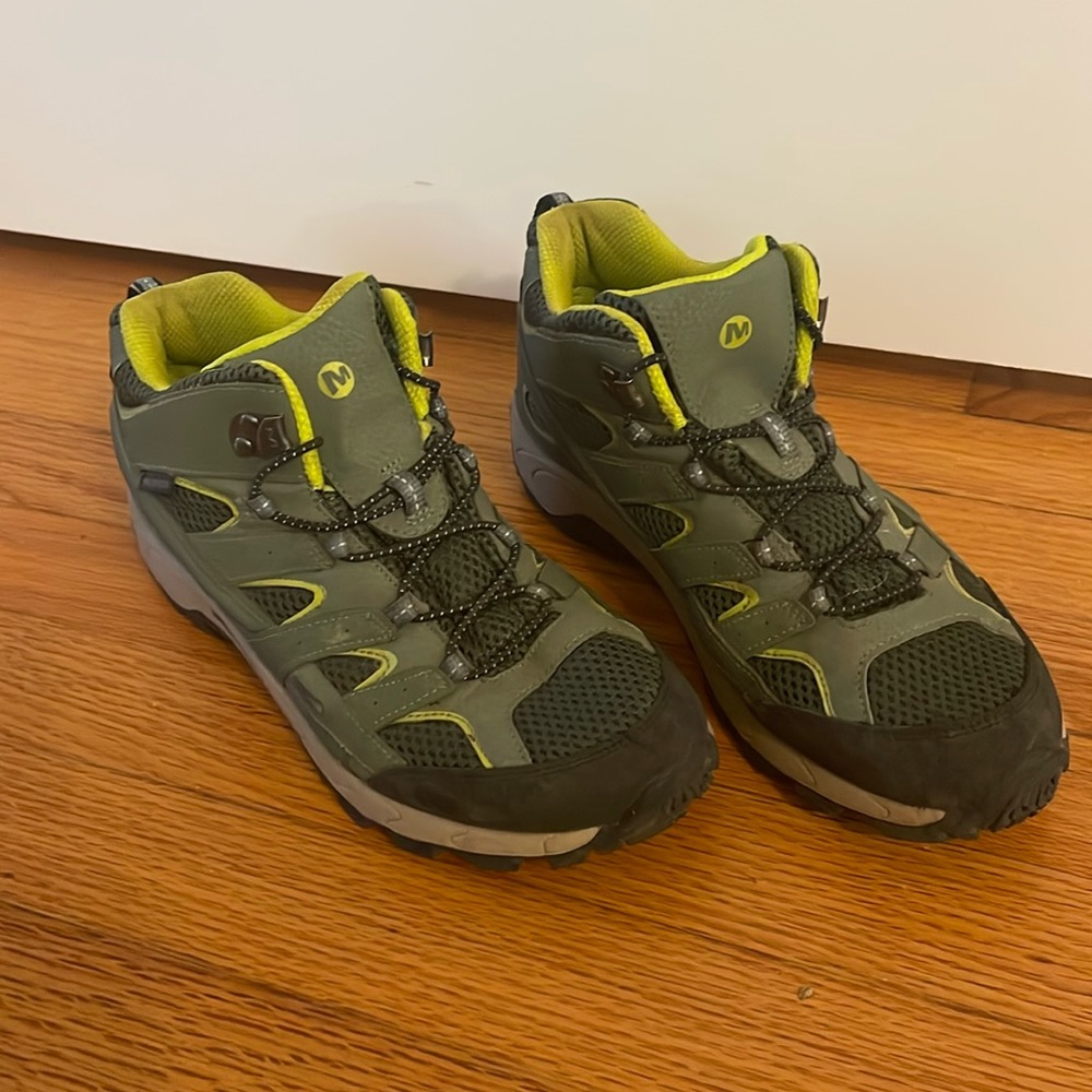 Merrell Moab 2 Mid Waterproof Boot BigKid / Men’s size 7 Green/Lime